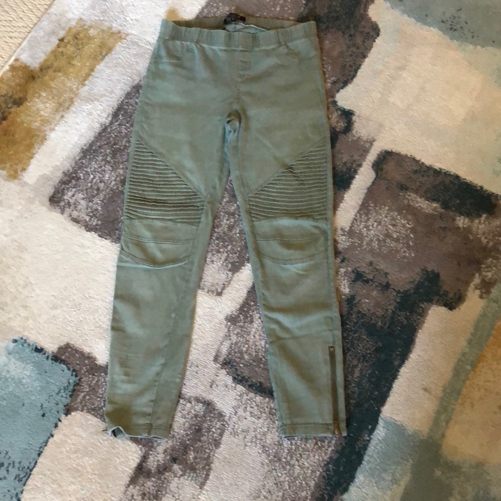 Cropped olive green pants